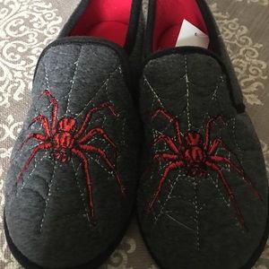 Boys slippers size 4-5